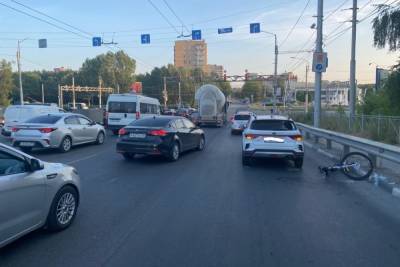 В Рязани на Московском шоссе велосипедист врезался в Kia Rio