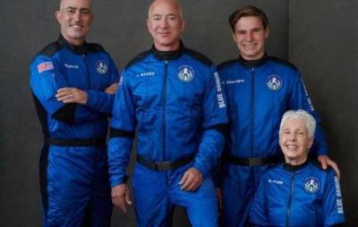 Самый богатый человек в мире Джефф Безос слетал в космос: смотрите, как это было (ФОТО+ВИДЕО)