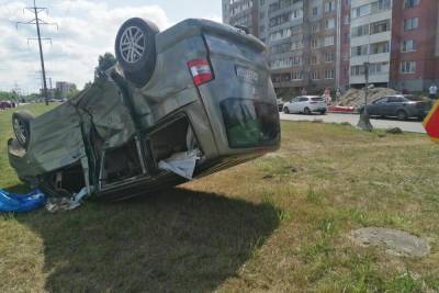 В аварии у здания МЧС в Пскове пострадали пять человек