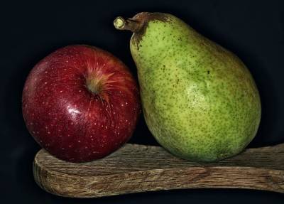 Диетолог Сауттер перечислила полезные свойства яблок и груш для похудения