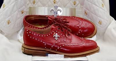 Британский дизайнер представил самые дорогие в мире мужские туфли с бриллиантами