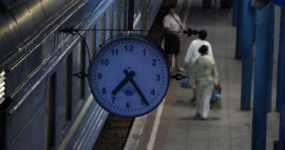 Задержка до трех часов: в Украине из-за ливней массово опаздывают поезда (список)