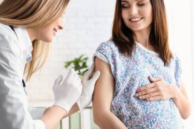 Власти Дании разрешили беременным вакцинироваться от коронавируса