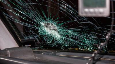 В Гродно мужчина разбил стекла в трех автомобилях