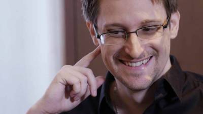 Сноуден отрицает защиту американских телефонов от шпионских программ