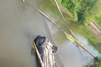 В Татарстане в утонувшем авто нашли тела двух человек