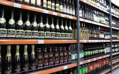 В Украине предлагают запретить продажу алкогольных напитков и сигарет в супермаркетах