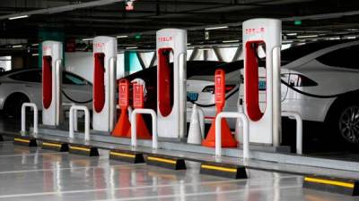 Со временем зарядными станциями Tesla смогут пользоваться владельцы электромобилей других марок