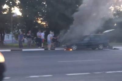 В Ярославле автомобиль загорелся на ходу