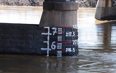 На западе Украины поднимается уровень воды в реках. Возможны оползни и селевые потоки