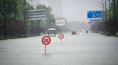 Число погибших во время наводнения в Чжэнчжоу возросло до 25