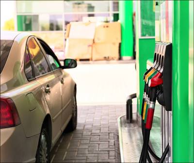 Индекс бензина. Сколько топлива могут купить белорусы на среднюю зарплату