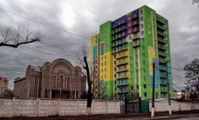 В Одессе землю под жилкомплексом продали за гроши из-за долгов застройщика: новый собственник предлагает жильцам выкупить участок в двадцать раз дороже