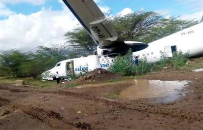 Пассажирский самолет совершил жесткую посадку в Сомали