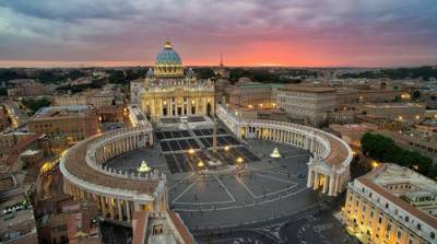 Высокопоставленный архиерей Ватикана проворовался