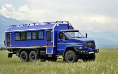 Урал показал автобус-внедорожник (с караоке)