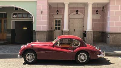 В Москве выставили на продажу раритетный Jaguar за 9 млн рублей
