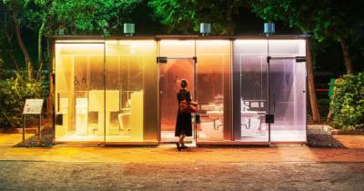 Из цветного стекла и кедра: к Олимпиаде в Токио открыли несколько дизайнерских общественных туалетов