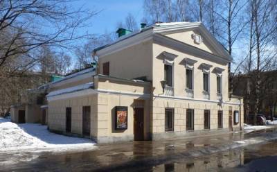 В Петербурге на реконструкцию кинотеатра «Уран» выделят еще 33 млн рублей