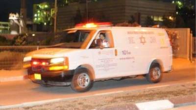 Видео: в Ришон ле-Ционе подросток ногами избил 72-летнего охранника стоянки - vesty.co.il - Израиль - Бат-Яма