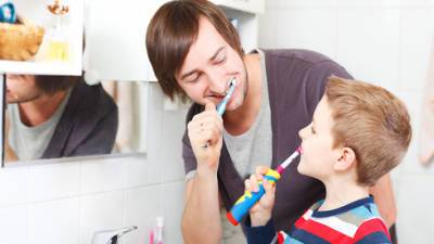Зубная паста с фтором: какое количество опасно для детей