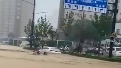 Погода 24. Наводнение в Чжэнчжоу: как минимум 47 водохранилищ переполнены
