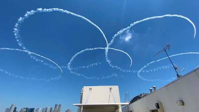 Реактивные самолеты нарисовали в небе над Токио олимпийские кольца