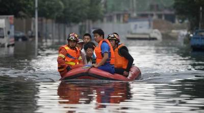 Власти Чжэнчжоу из-за наводнения эвакуировали около 200 тыс. жителей