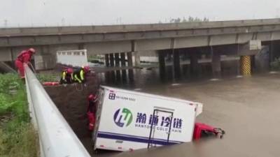 Число жертв наводнения в китайском городе Чжэнчжоу выросло до 25 человек - 1tv.ru - Китай - Чжэнчжоу