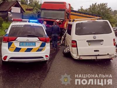 В результате ДТП в Ивано-Франковской области пострадало шестеро детей – полиция
