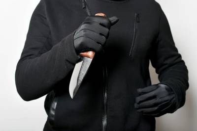 В Выборге грабитель пришел в ресторан с ножом и украл 4 тысячи рублей