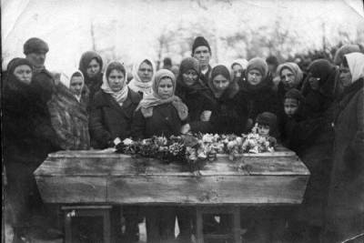 «Красные похороны»: чем новый ритуал погребения удивлял жителей СССР