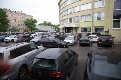 В Петербурге пополняется писок платных парковок