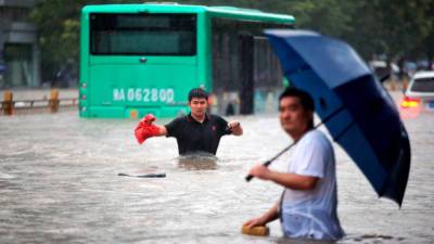 В результате наводнений в китайской провинции Хэнань погибли 25 человек