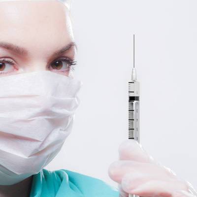 Темпы вакцинации от коронавируса в России необходимо повышать