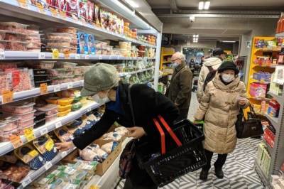Путин поручил ФАС активнее мониторить цены на продукты