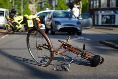 В Тверской области велосипедист резко повернул и попал под машину