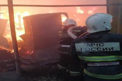В Ленинском районе Астрахани сгорел жилой дом, пострадавших нет