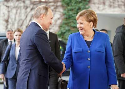 Кремль поделился деталями разговора Путина с Меркель