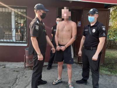 В Лисичанске двое мужчин в масках ограбили магазин