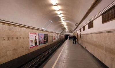 В метро Крещатик произошла драка, пассажиры надышались слезоточивым газом