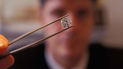Во Франции обезврежена якобы продававшая бриллианты группировка