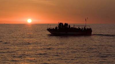 Не менее 17 мигрантов погибли при крушении судна у берегов Туниса