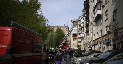 На западе Москвы загорелись квартира и шесть балконов