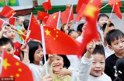 Китай опубликовал список мер поддержки для семей с тремя детьми