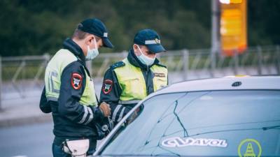 Иномарка сбила водителя и инспектора ГИБДД в Красноярске