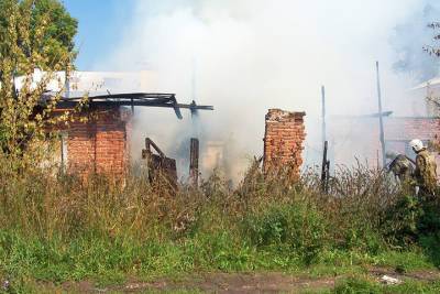 В Ивановской области загоревшийся гараж тушили 10 человек