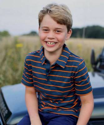 Королевское детство: Кейт Миддлтон опубликовала новое трогательное фото сына Джорджа