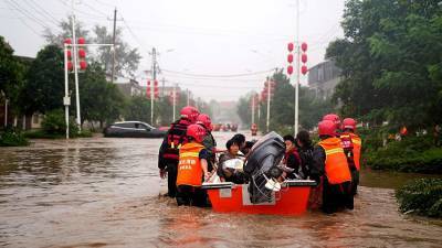 Число жертв наводнения в китайской провинции Хэнань выросло до 33