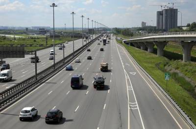 На севере Петербурга у автомобилистов возникли сложности из-за ремонта КАД